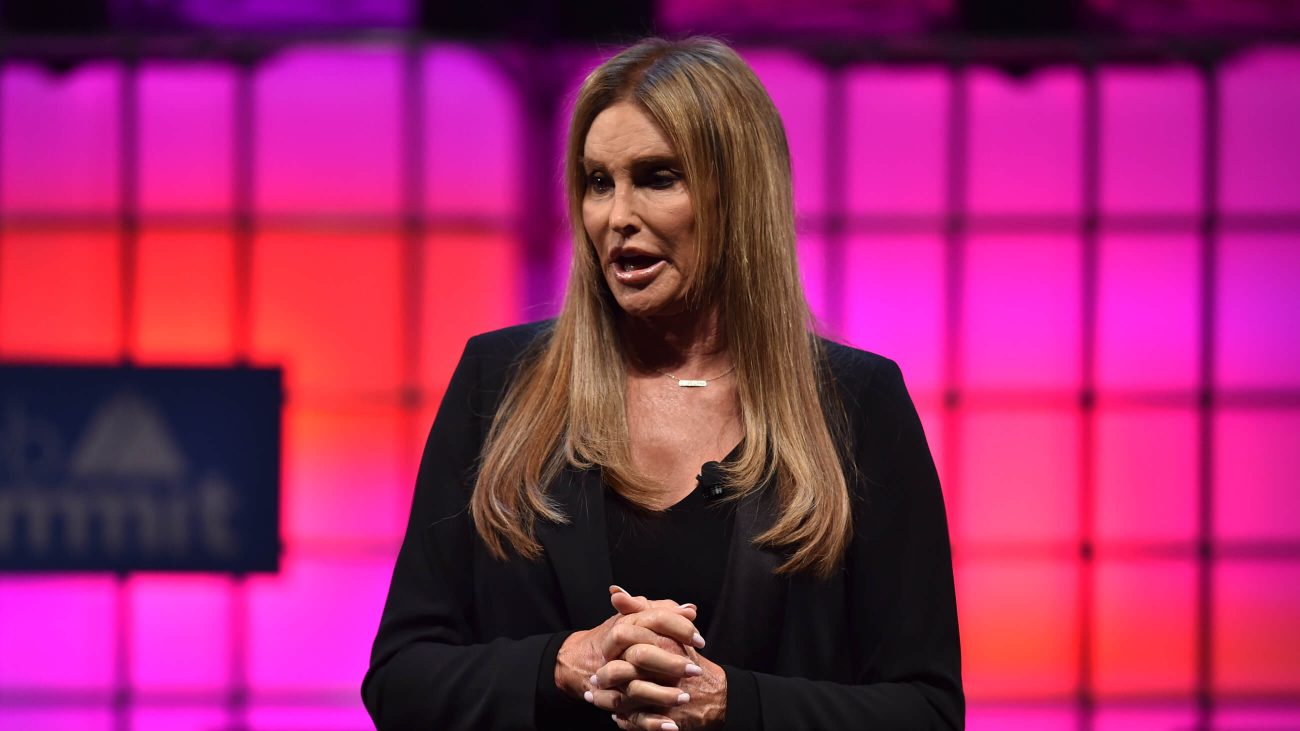 Caitlyn Jenner spricht beim Web Summit 2017 in Lissabon.