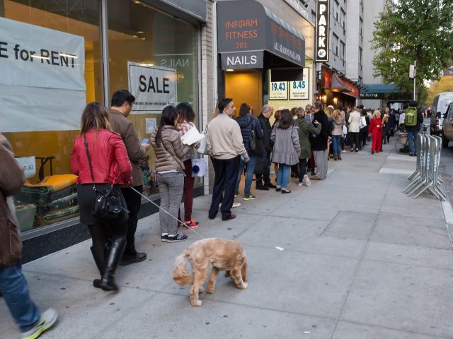 Schlange vor einem Wahllokal in New York CIty bei der US-Wahl 2016.