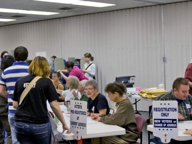 Warteschlange in einem Wahllokal bei den US-Wahlen 2008.