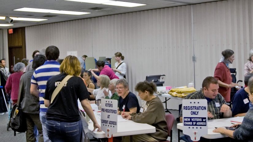 Warteschlange in einem Wahllokal bei den US-Wahlen 2008.