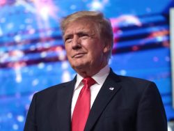 Donald Trump bei der “Rally to Protect Our Elections” in Phoenix, Arizona.