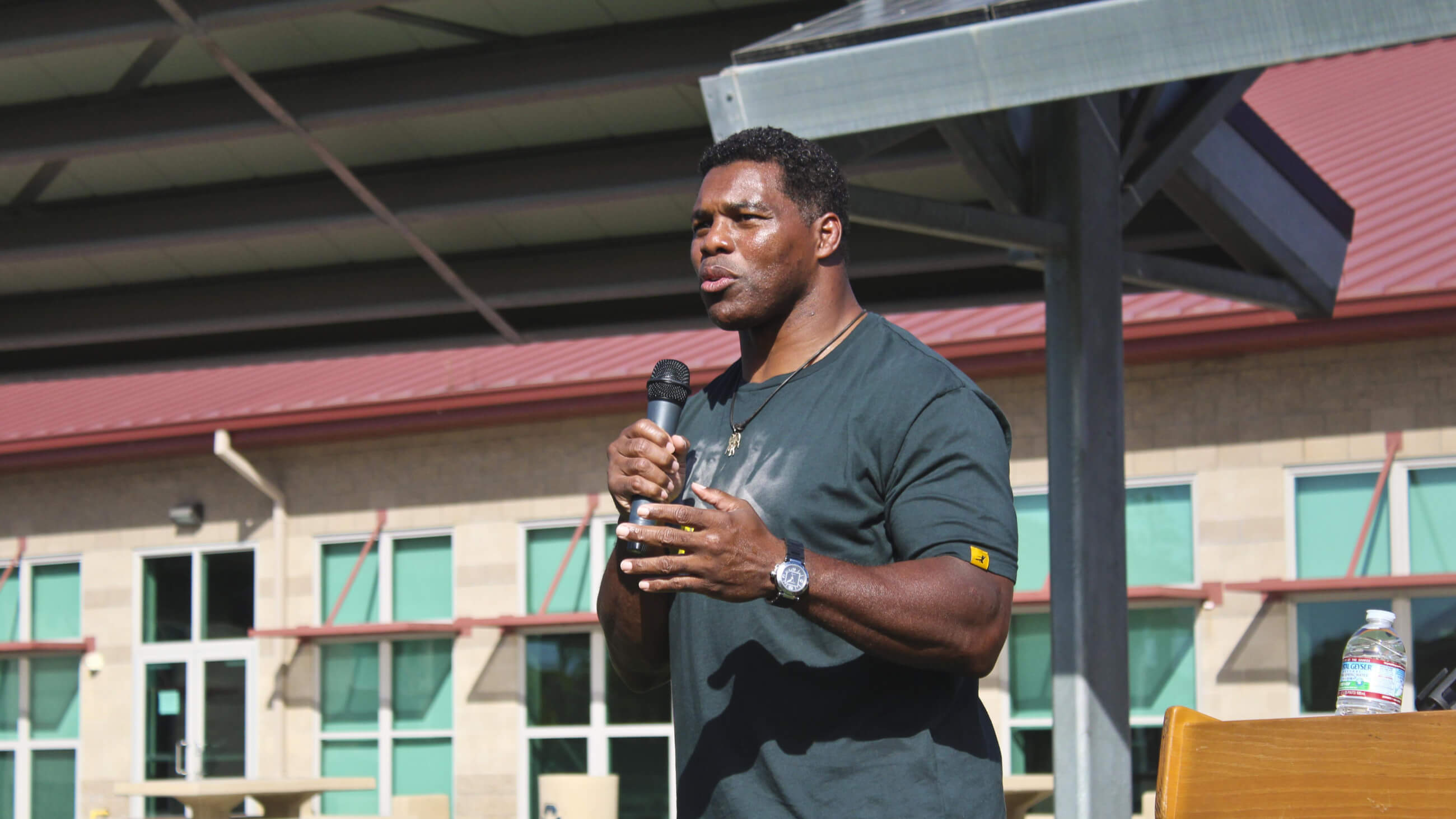 Herschel Walker spricht zu mentaler Gesundheit am Marine Corps Camp Pendleton in Kalifornien.