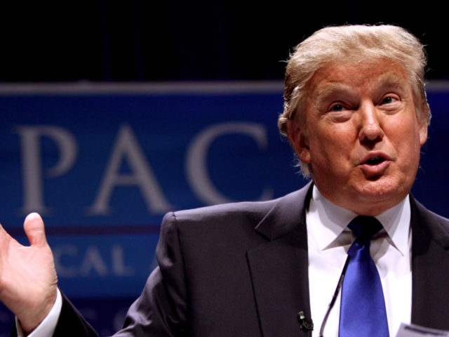 Donald Trump hält eine Rede auf der CPAC 2011 in Washington, D.C.