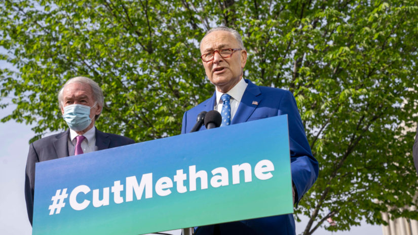 Der demokratische Mehrheitsführer im US-Senat Chuck Schumer spricht 2021 bei einer Pressekonferenz zur Reduzierung von Methanemissionen.