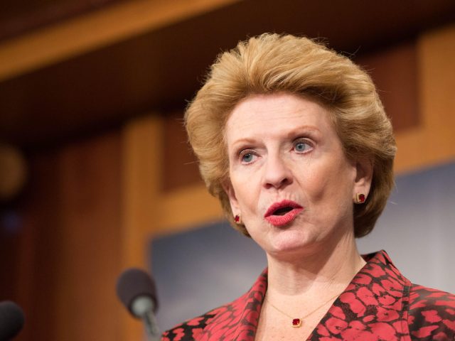 Debbie Stabenow bei einer Pressekonferenz im US-Senat 2016.
